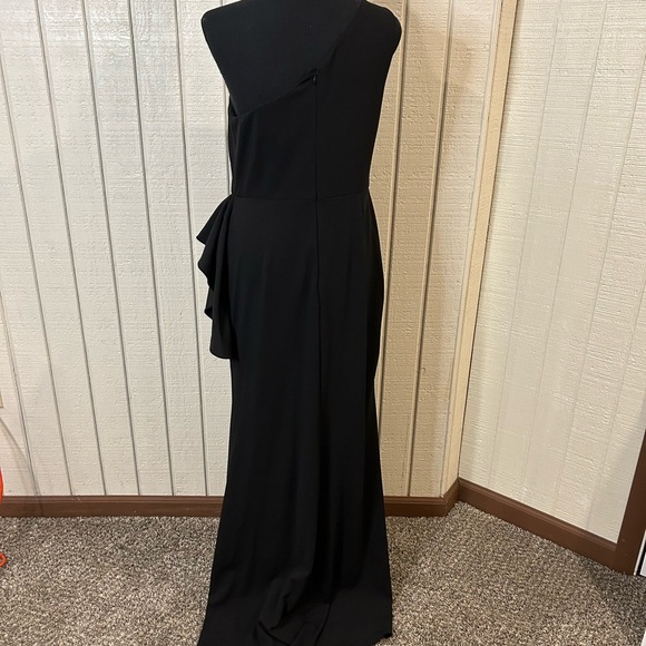 Adrianna Papell Ruffled One Shoulder Gown, size 8. - Picture 9 of 9
